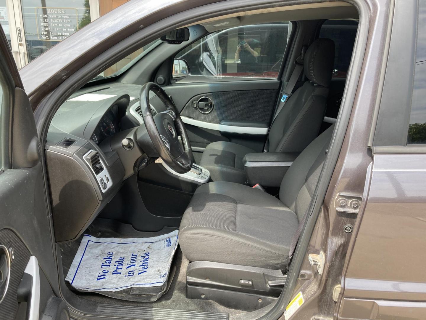 2008 Charcol Met Pontiac Torrent FWD (2CKDL33FX86) with an 3.4L V6 OHV 12V engine, 5-Speed Automatic transmission, located at 1800 South Ihm Blvd, Freeport, IL, 61032, (815) 232-5543, 42.278645, -89.607994 - Torrent Base 4D SUV FWD - Photo#4