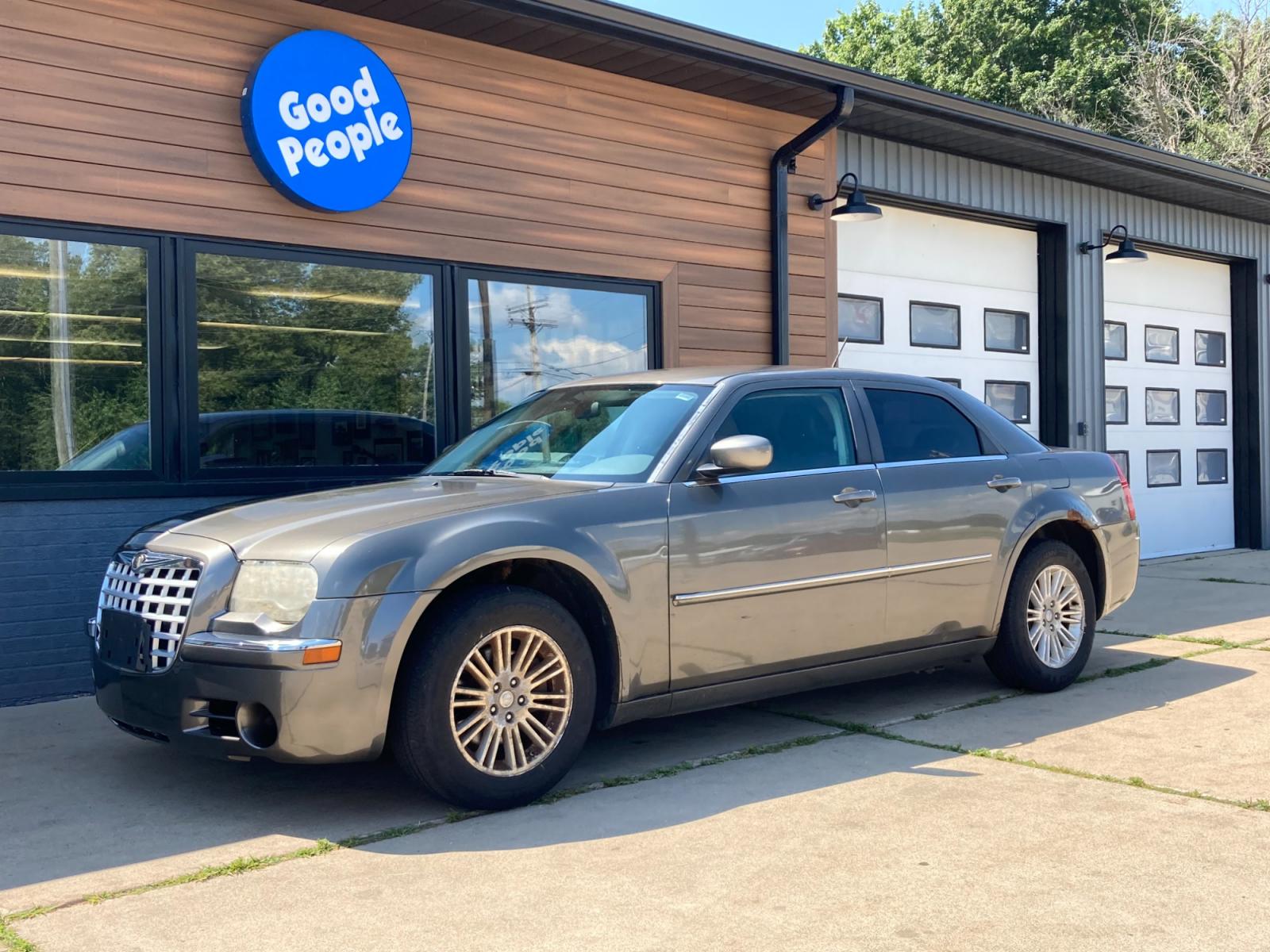 2008 Ambigously Grey Green Chrysler 300 Touring (2C3KA53G68H) with an 3.5L V6 DOHC 24V engine, 4-Speed Automatic Overdrive transmission, located at 1800 South Ihm Blvd, Freeport, IL, 61032, (815) 232-5543, 42.278645, -89.607994 - 300 Touring 4D Sedan - Photo #3
