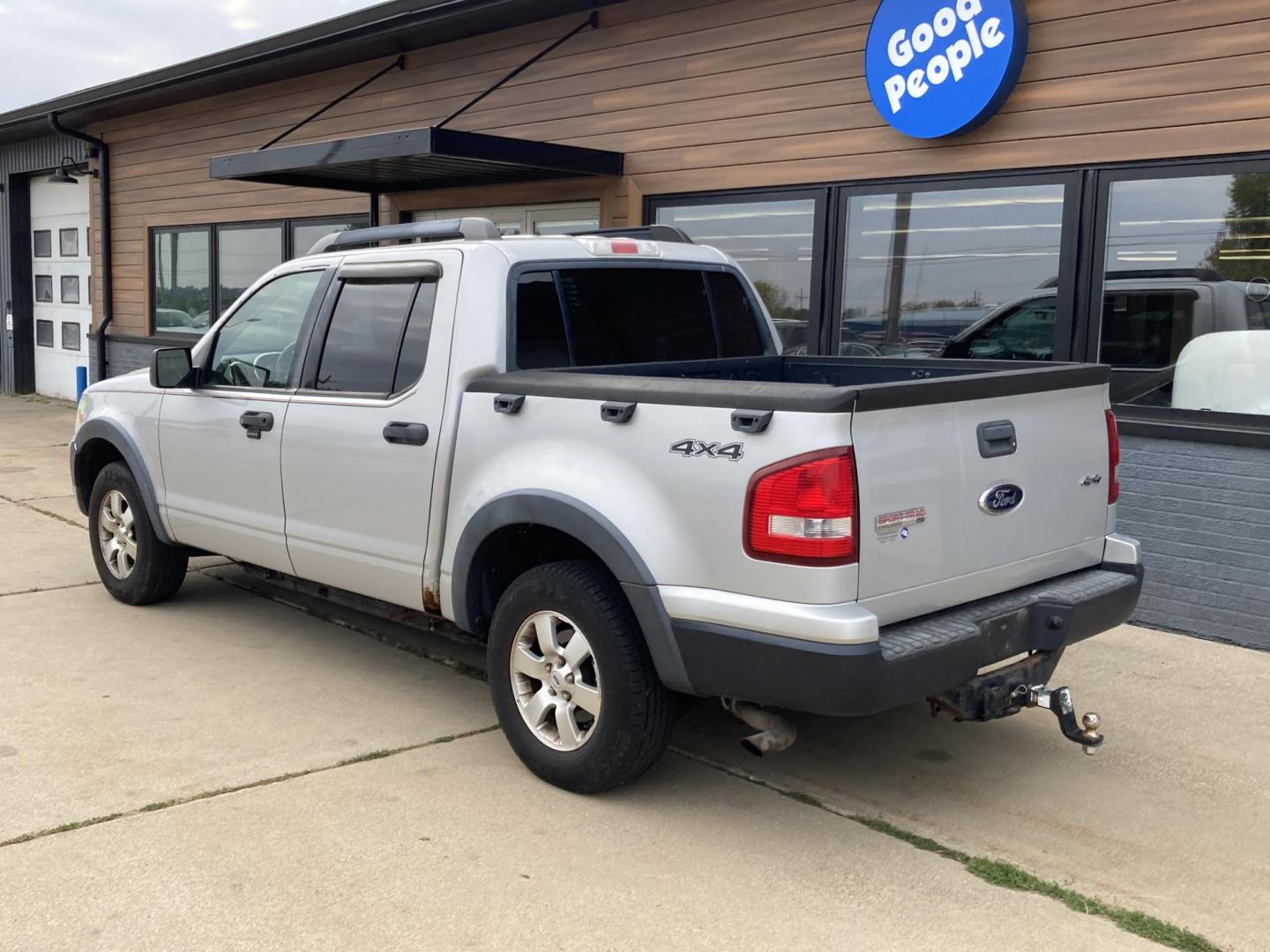 2010 Silver Ford Explorer Sport Trac XLT 4.0L 4WD (1FMEU5BE4AU) with an 4.0L V6 SOHC 12V engine, 5-Speed Automatic transmission, located at 1800 South Ihm Blvd, Freeport, IL, 61032, (815) 232-5543, 42.278645, -89.607994 - Explorer Sport Trac XLT 4D SUV 4WD - Photo#2