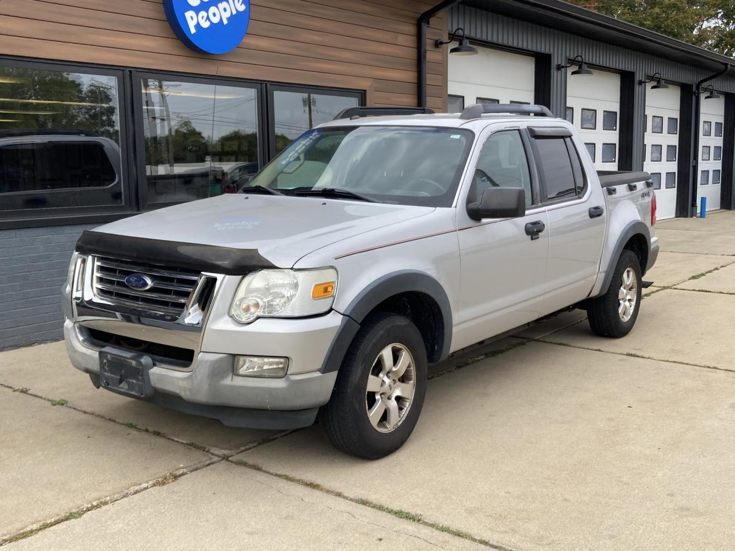 2010 Silver Ford Explorer Sport Trac XLT 4.0L 4WD (1FMEU5BE4AU) with an 4.0L V6 SOHC 12V engine, 5-Speed Automatic transmission, located at 1800 South Ihm Blvd, Freeport, IL, 61032, (815) 232-5543, 42.278645, -89.607994 - Explorer Sport Trac XLT 4D SUV 4WD - Photo#3