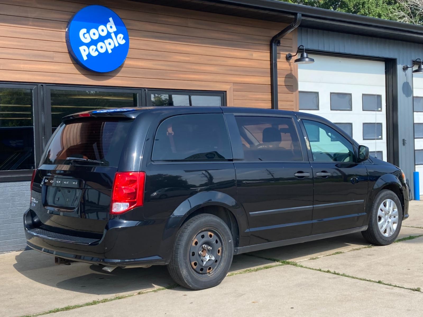 2016 Black Dodge Grand Caravan SE (2C4RDGBG7GR) with an 3.6L V6 DOHC 24V engine, 6A transmission, located at 1800 South Ihm Blvd, Freeport, IL, 61032, (815) 232-5543, 42.278645, -89.607994 - Grand Caravan SE Wagon - Photo #1