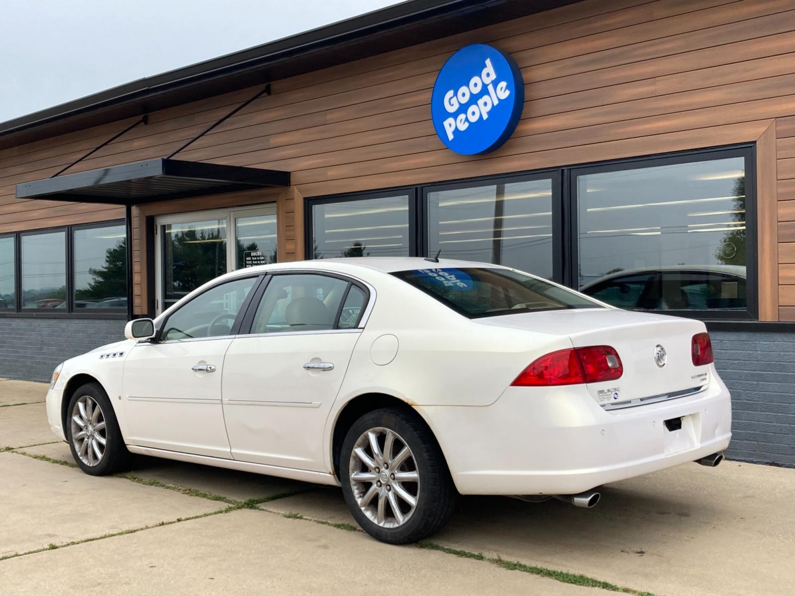 2006 Golden Whitw Met Buick Lucerne CXS (1G4HE57Y26U) with an 4.6L V8 DOHC 32V engine, 4-Speed Automatic Overdrive transmission, located at 1800 South Ihm Blvd, Freeport, IL, 61032, (815) 232-5543, 42.278645, -89.607994 - Photo #0