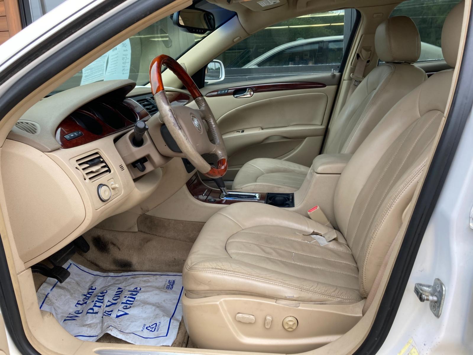 2006 Golden Whitw Met Buick Lucerne CXS (1G4HE57Y26U) with an 4.6L V8 DOHC 32V engine, 4-Speed Automatic Overdrive transmission, located at 1800 South Ihm Blvd, Freeport, IL, 61032, (815) 232-5543, 42.278645, -89.607994 - Photo #2