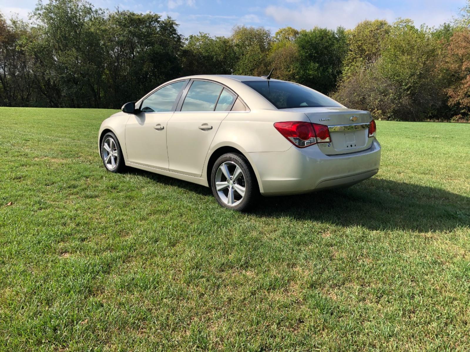 2013 Light Almond Chevrolet Cruze 2LT Auto (1G1PE5SB9D7) with an 1.4L L4 DOHC 16V TURBO engine, 6-Speed Automatic transmission, located at 1800 South Ihm Blvd, Freeport, IL, 61032, (815) 232-5543, 42.278645, -89.607994 - Photo #1