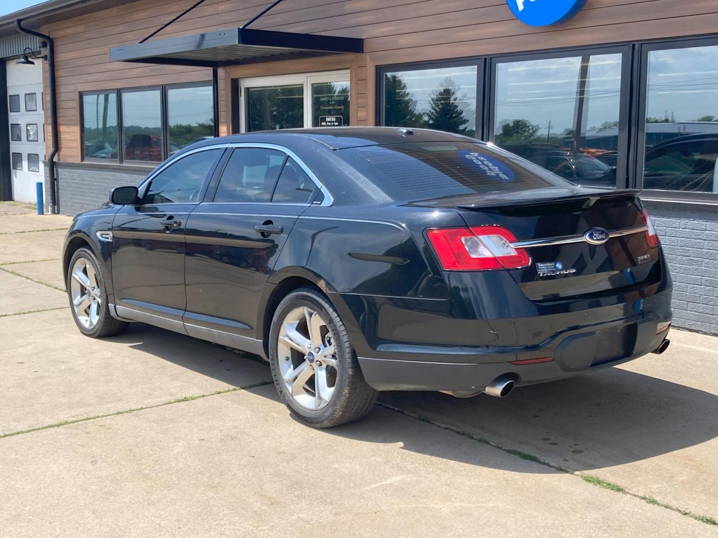 2011 Black Met Ford Taurus SHO FWD (1FAHP2KT5BG) with an 3.5L V6 DOHC 24V engine, 6-Speed Automatic transmission, located at 1800 South Ihm Blvd, Freeport, IL, 61032, (815) 232-5543, 42.278645, -89.607994 - Photo#4