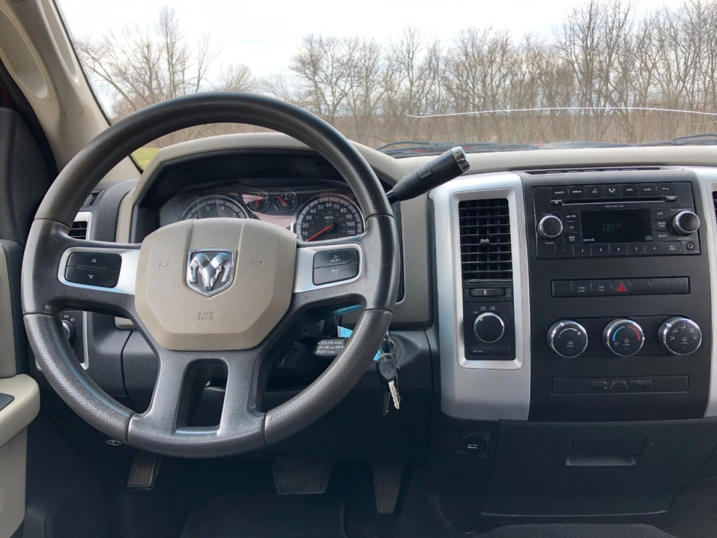 2009 Indy Red Dodge Ram 1500 SLT Crew Cab 4WD (1D3HV13T59J) with an 5.7L V8 OHV 16V engine, 5-Speed Automatic transmission, located at 1800 South Ihm Blvd, Freeport, IL, 61032, (815) 232-5543, 42.278645, -89.607994 - Photo#4