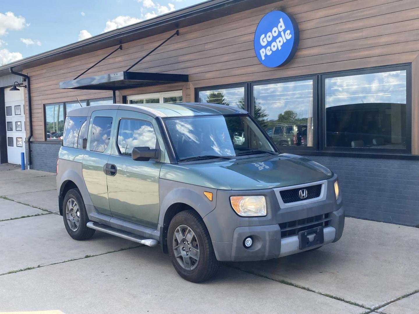 2005 Green Met Honda Element LX 2WD 4-spd AT (5J6YH18385L) with an 2.4L L4 DOHC 16V engine, 4-Speed Automatic Overdrive transmission, located at 1800 South Ihm Blvd, Freeport, IL, 61032, (815) 232-5543, 42.278645, -89.607994 - Photo#0