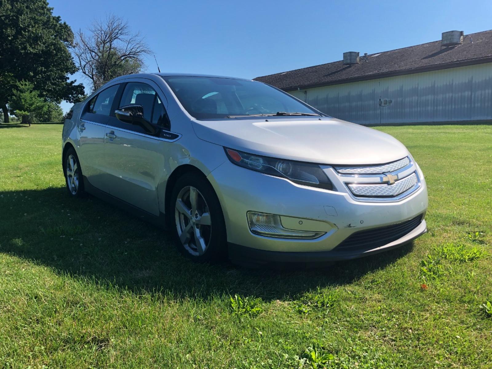 2012 Silver Ice met Chevrolet Volt Standard (1G1RA6E48CU) with an ELECTRIC engine, Continuously Variable Transmission transmission, located at 1800 South Ihm Blvd, Freeport, IL, 61032, (815) 232-5543, 42.278645, -89.607994 - Photo #3