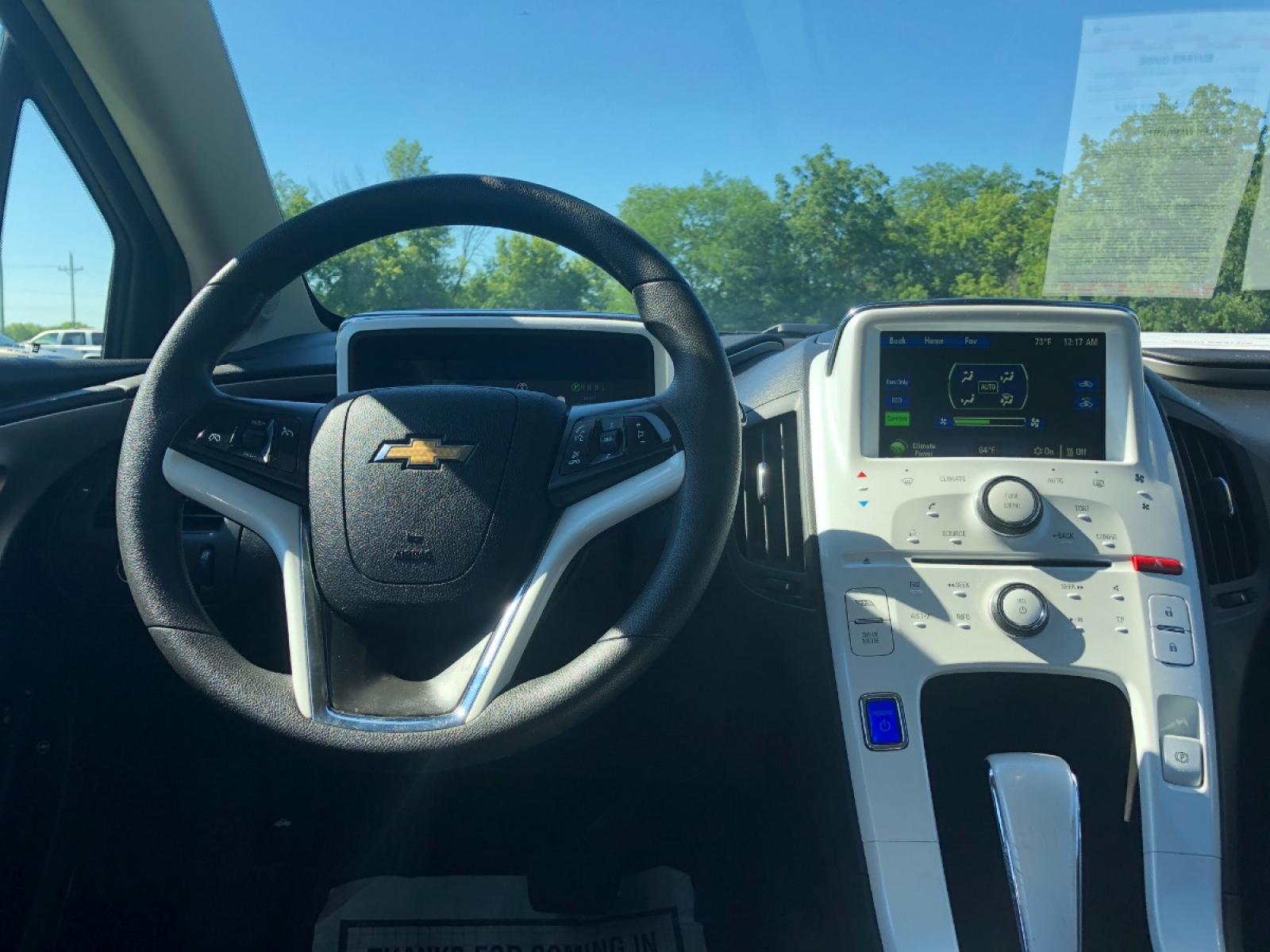 2012 Silver Ice met Chevrolet Volt Standard (1G1RA6E48CU) with an ELECTRIC engine, Continuously Variable Transmission transmission, located at 1800 South Ihm Blvd, Freeport, IL, 61032, (815) 232-5543, 42.278645, -89.607994 - Volt 4D Hatchback - Photo #5