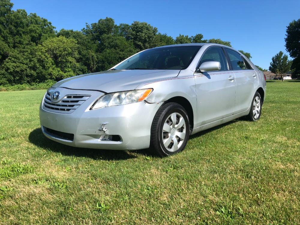 2007 Silver met Toyota Camry LE V6 (4T1BK46K07U) with an 3.5L V6 DOHC 24V engine, 6-Speed Automatic Overdrive transmission, located at 1800 South Ihm Blvd, Freeport, IL, 61032, (815) 232-5543, 42.278645, -89.607994 - Camry LE 4D Sedan V6 - Photo #0