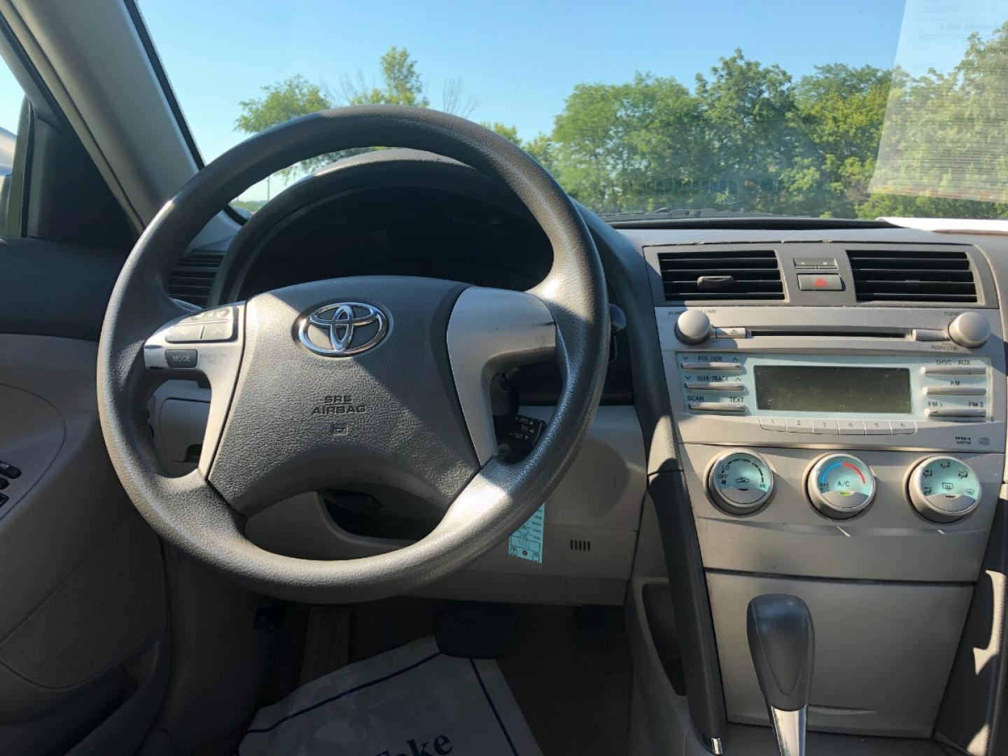 2007 Silver met Toyota Camry LE V6 (4T1BK46K07U) with an 3.5L V6 DOHC 24V engine, 6-Speed Automatic Overdrive transmission, located at 1800 South Ihm Blvd, Freeport, IL, 61032, (815) 232-5543, 42.278645, -89.607994 - Photo#5