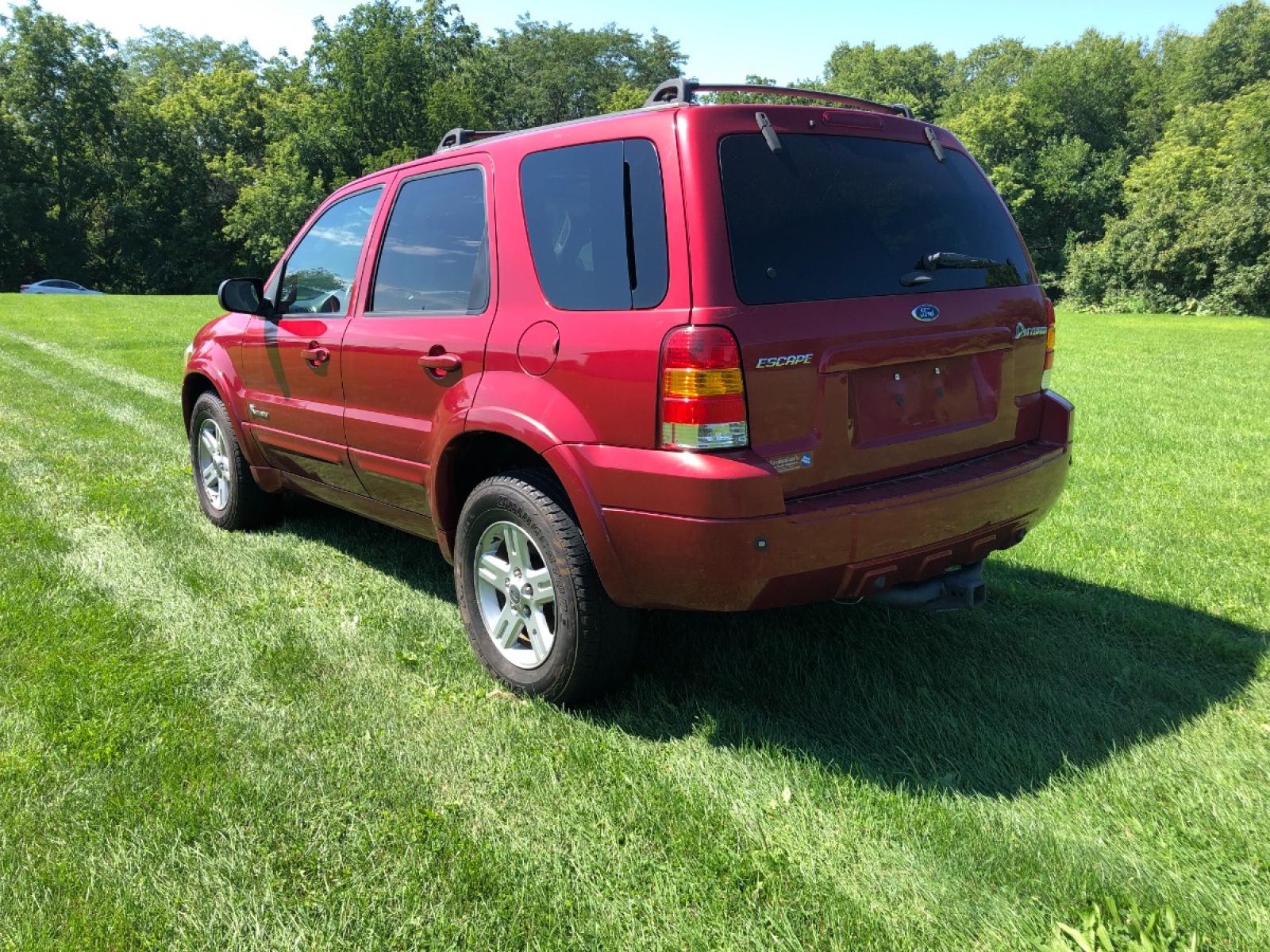 2006 Redfire Met Ford Escape Hybrid FWD (1FMCU95HX6K) with an 2.3L L4 DOHC 16V HYBRID engine, Automatic CVT Overdrive transmission, located at 1800 South Ihm Blvd, Freeport, IL, 61032, (815) 232-5543, 42.278645, -89.607994 - Photo #1