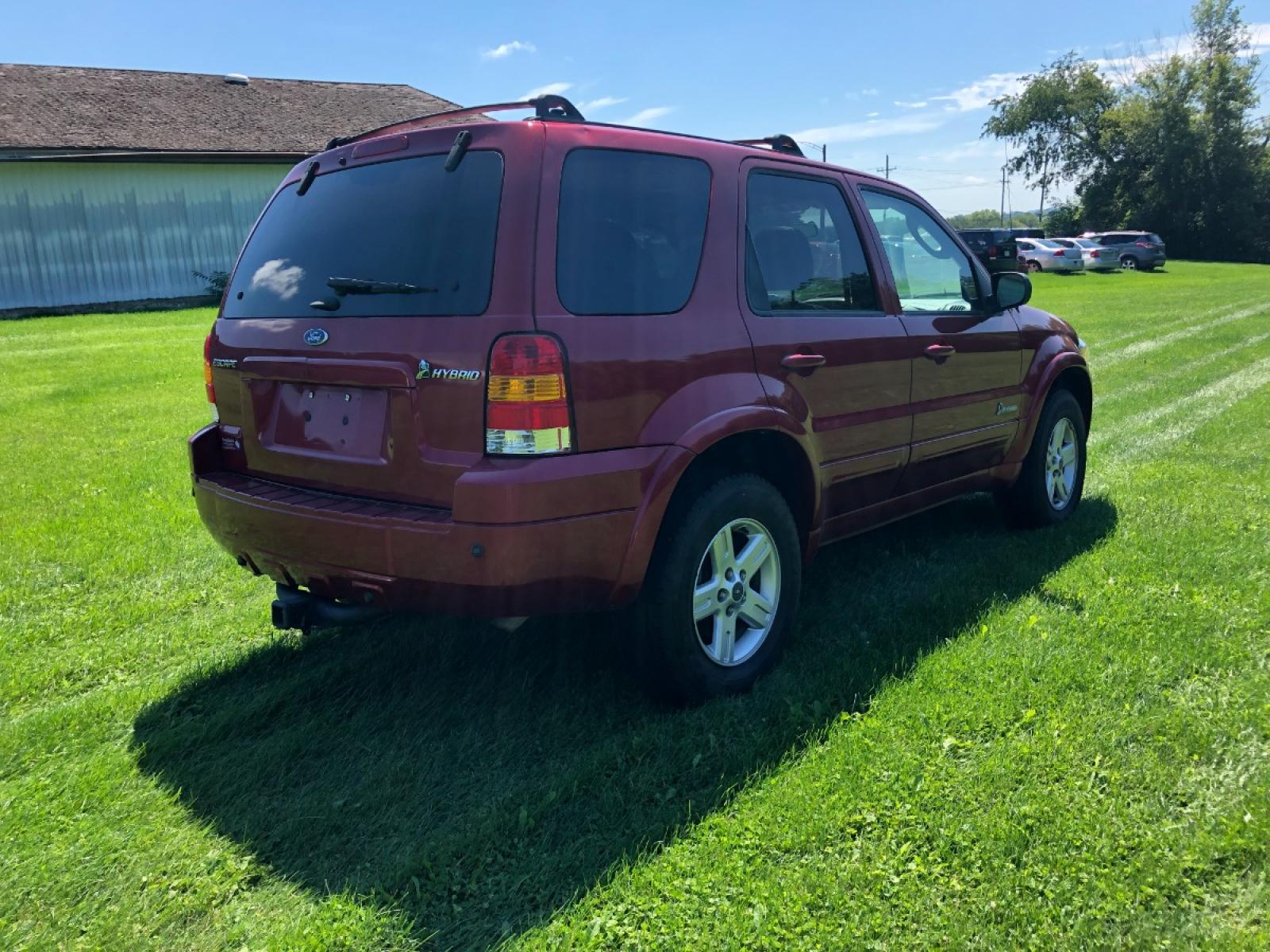 2006 Redfire Met Ford Escape Hybrid FWD (1FMCU95HX6K) with an 2.3L L4 DOHC 16V HYBRID engine, Automatic CVT Overdrive transmission, located at 1800 South Ihm Blvd, Freeport, IL, 61032, (815) 232-5543, 42.278645, -89.607994 - Photo #2