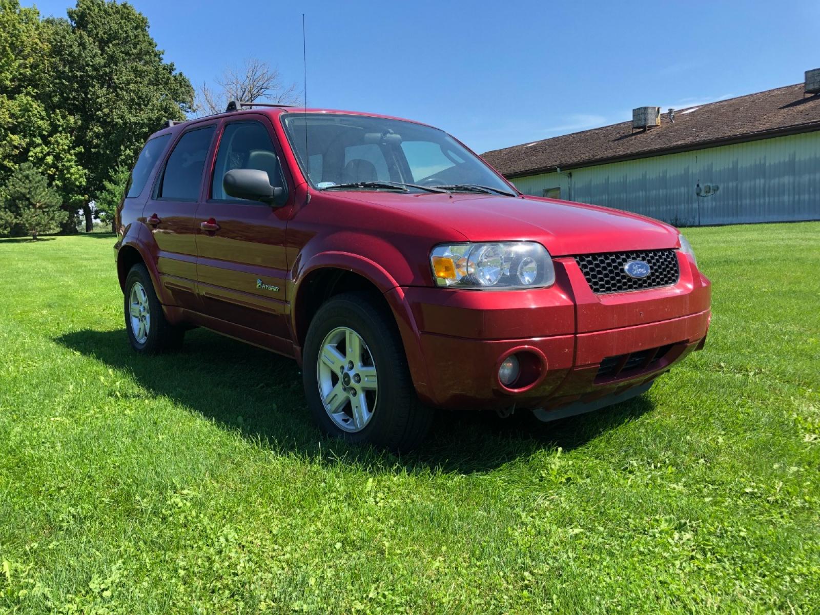 2006 Redfire Met Ford Escape Hybrid FWD (1FMCU95HX6K) with an 2.3L L4 DOHC 16V HYBRID engine, Automatic CVT Overdrive transmission, located at 1800 South Ihm Blvd, Freeport, IL, 61032, (815) 232-5543, 42.278645, -89.607994 - Photo #3