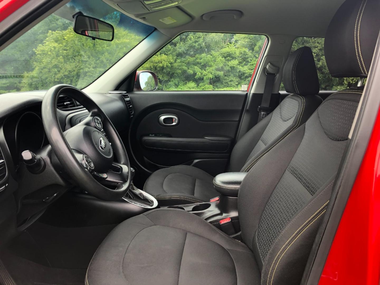 2014 Lipstick Red Kia Soul + (KNDJP3A55E7) with an 2.0L L4 DOHC 16V engine, 6-Speed Automatic transmission, located at 1800 South Ihm Blvd, Freeport, IL, 61032, (815) 232-5543, 42.278645, -89.607994 - Soul + 4D Wagon - Photo#4
