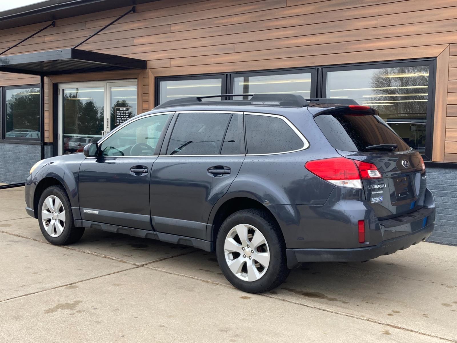 2010 Graphite Gray Subaru Outback 2.5i Limited (4S4BRCKC3A3) with an 2.5L H4 DOHC 16V engine, CVT transmission, located at 1800 South Ihm Blvd, Freeport, IL, 61032, (815) 232-5543, 42.278645, -89.607994 - Photo #2