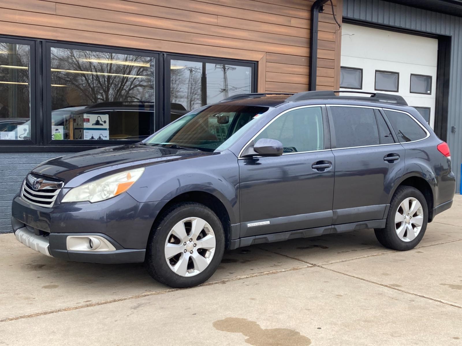2010 Graphite Gray Subaru Outback 2.5i Limited (4S4BRCKC3A3) with an 2.5L H4 DOHC 16V engine, CVT transmission, located at 1800 South Ihm Blvd, Freeport, IL, 61032, (815) 232-5543, 42.278645, -89.607994 - Outback Limited 4D Wagon - Photo #3