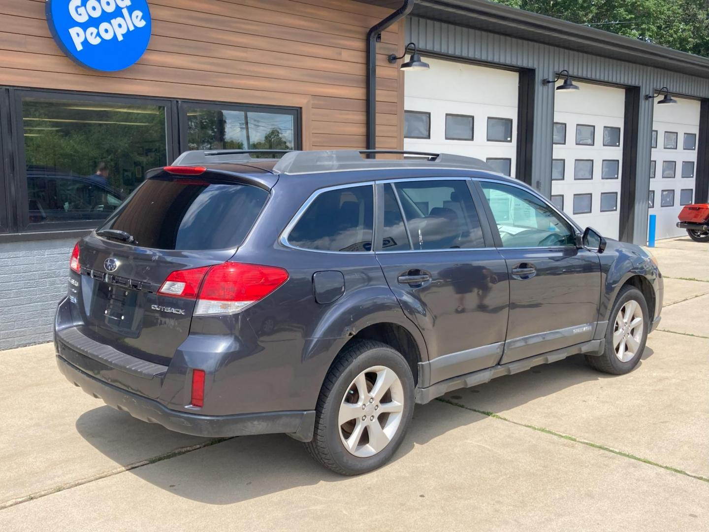 2010 Charcol Met Subaru Outback 2.5i Limited (4S4BRCKC3A3) with an 2.5L H4 DOHC 16V engine, CVT transmission, located at 1800 South Ihm Blvd, Freeport, IL, 61032, (815) 232-5543, 42.278645, -89.607994 - Photo#1