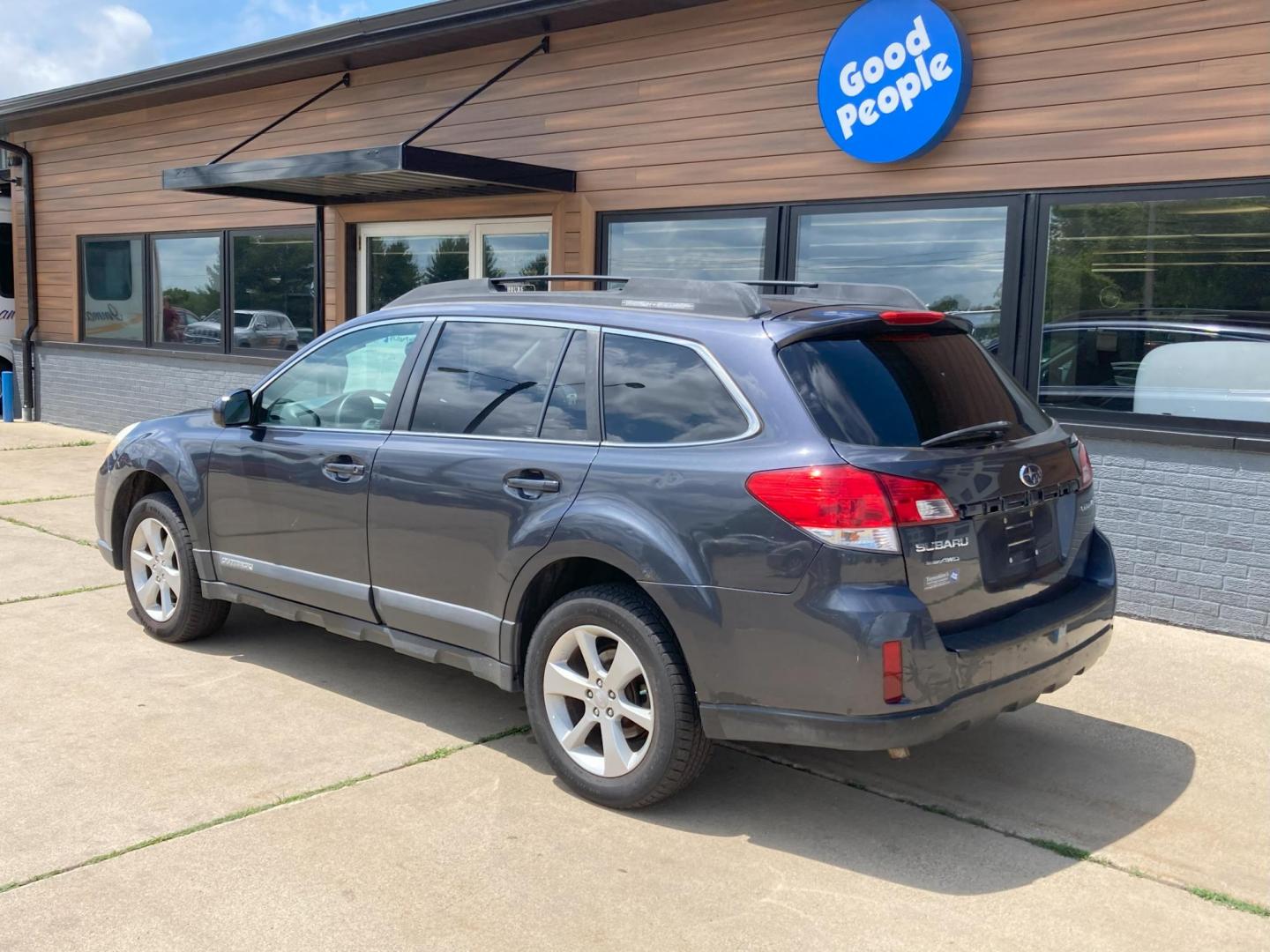 2010 Charcol Met Subaru Outback 2.5i Limited (4S4BRCKC3A3) with an 2.5L H4 DOHC 16V engine, CVT transmission, located at 1800 South Ihm Blvd, Freeport, IL, 61032, (815) 232-5543, 42.278645, -89.607994 - Photo#2