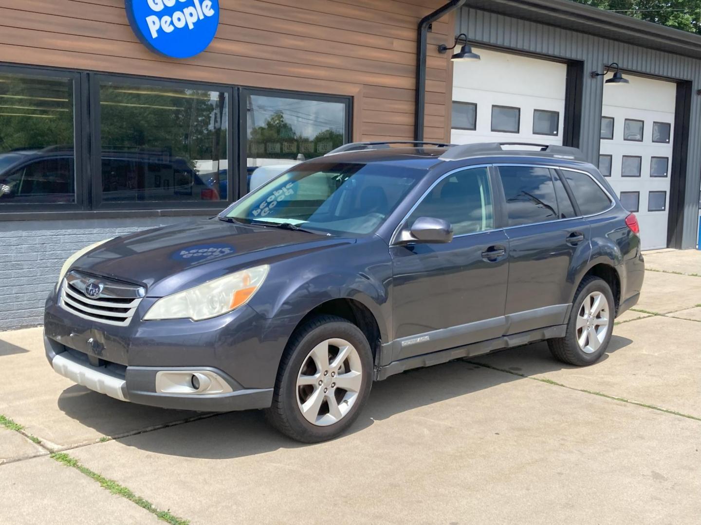 2010 Charcol Met Subaru Outback 2.5i Limited (4S4BRCKC3A3) with an 2.5L H4 DOHC 16V engine, CVT transmission, located at 1800 South Ihm Blvd, Freeport, IL, 61032, (815) 232-5543, 42.278645, -89.607994 - Photo#3