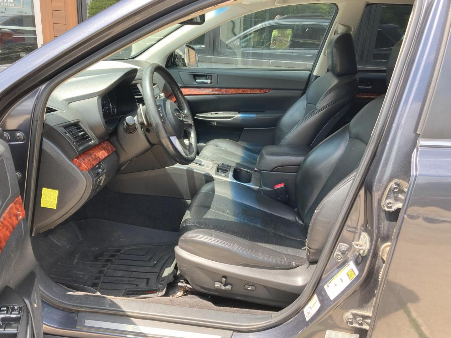 2010 Charcol Met Subaru Outback 2.5i Limited (4S4BRCKC3A3) with an 2.5L H4 DOHC 16V engine, CVT transmission, located at 1800 South Ihm Blvd, Freeport, IL, 61032, (815) 232-5543, 42.278645, -89.607994 - Photo#5