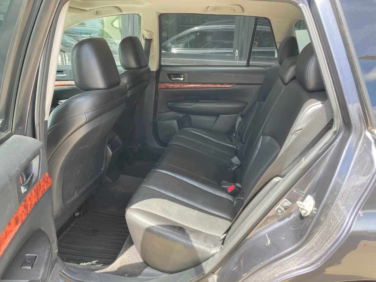 2010 Charcol Met Subaru Outback 2.5i Limited (4S4BRCKC3A3) with an 2.5L H4 DOHC 16V engine, CVT transmission, located at 1800 South Ihm Blvd, Freeport, IL, 61032, (815) 232-5543, 42.278645, -89.607994 - Photo#8