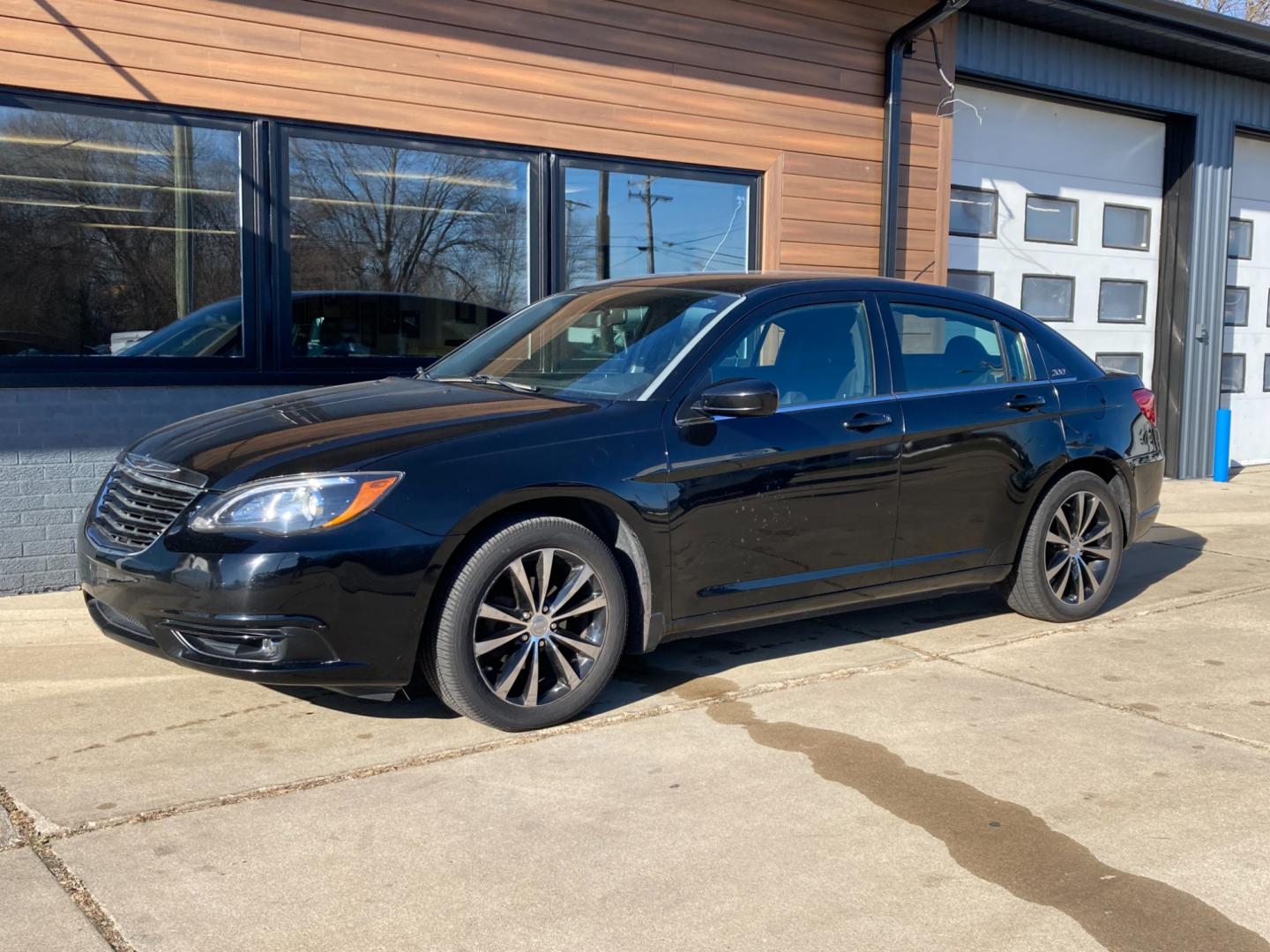2014 Jet Black Chrysler 200 Touring (1C3CCBBB0EN) with an 2.4L L4 DOHC 16V engine, 6-Speed Automatic transmission, located at 1800 South Ihm Blvd, Freeport, IL, 61032, (815) 232-5543, 42.278645, -89.607994 - 200 Touring 4D Sedan - Photo#3