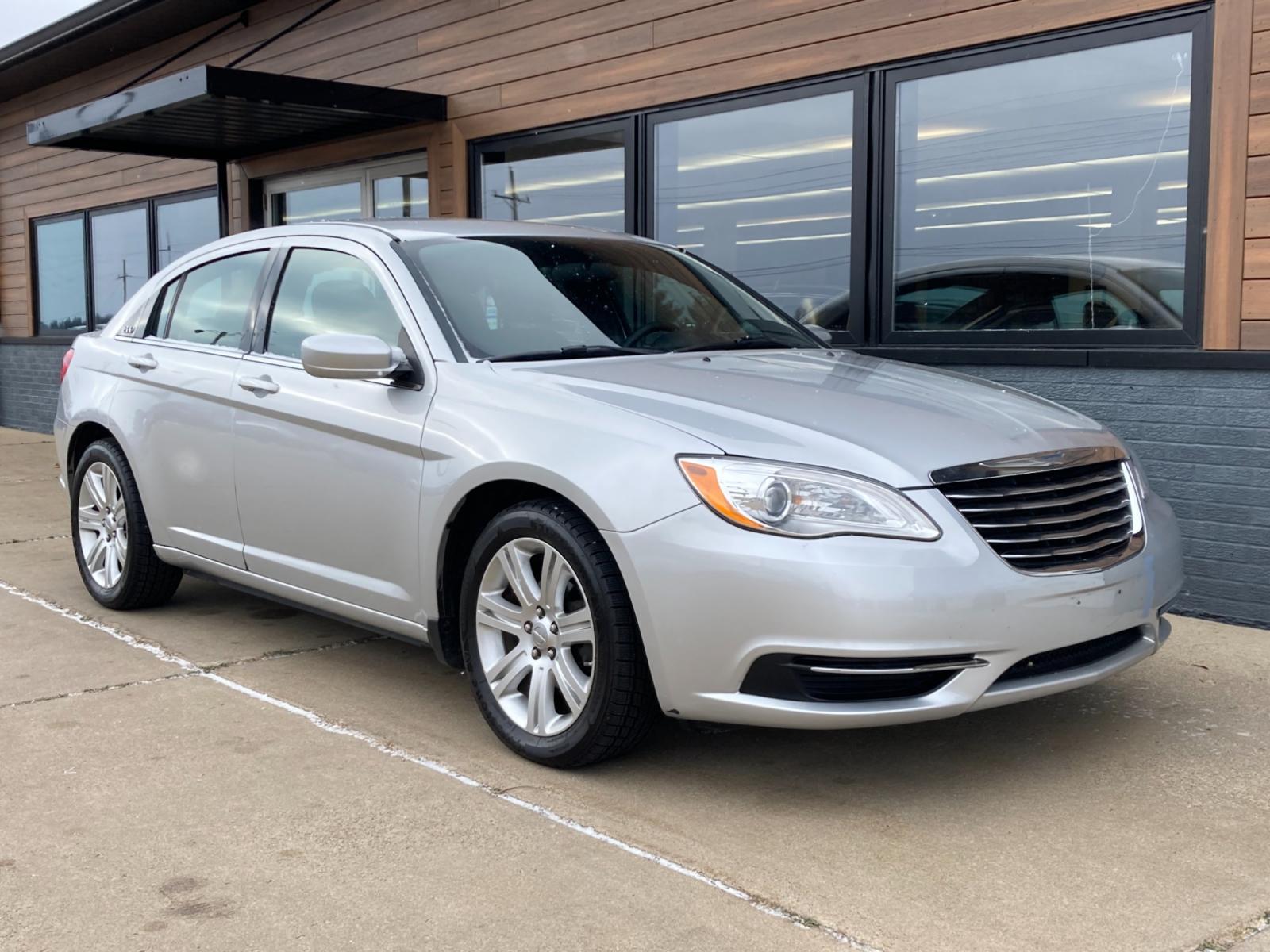 2012 Silver Met Chrysler 200 Touring (1C3CCBBGXCN) with an 3.6L V6 DOHC 24V FFV engine, 6-Speed Automatic transmission, located at 1800 South Ihm Blvd, Freeport, IL, 61032, (815) 232-5543, 42.278645, -89.607994 - Photo #0