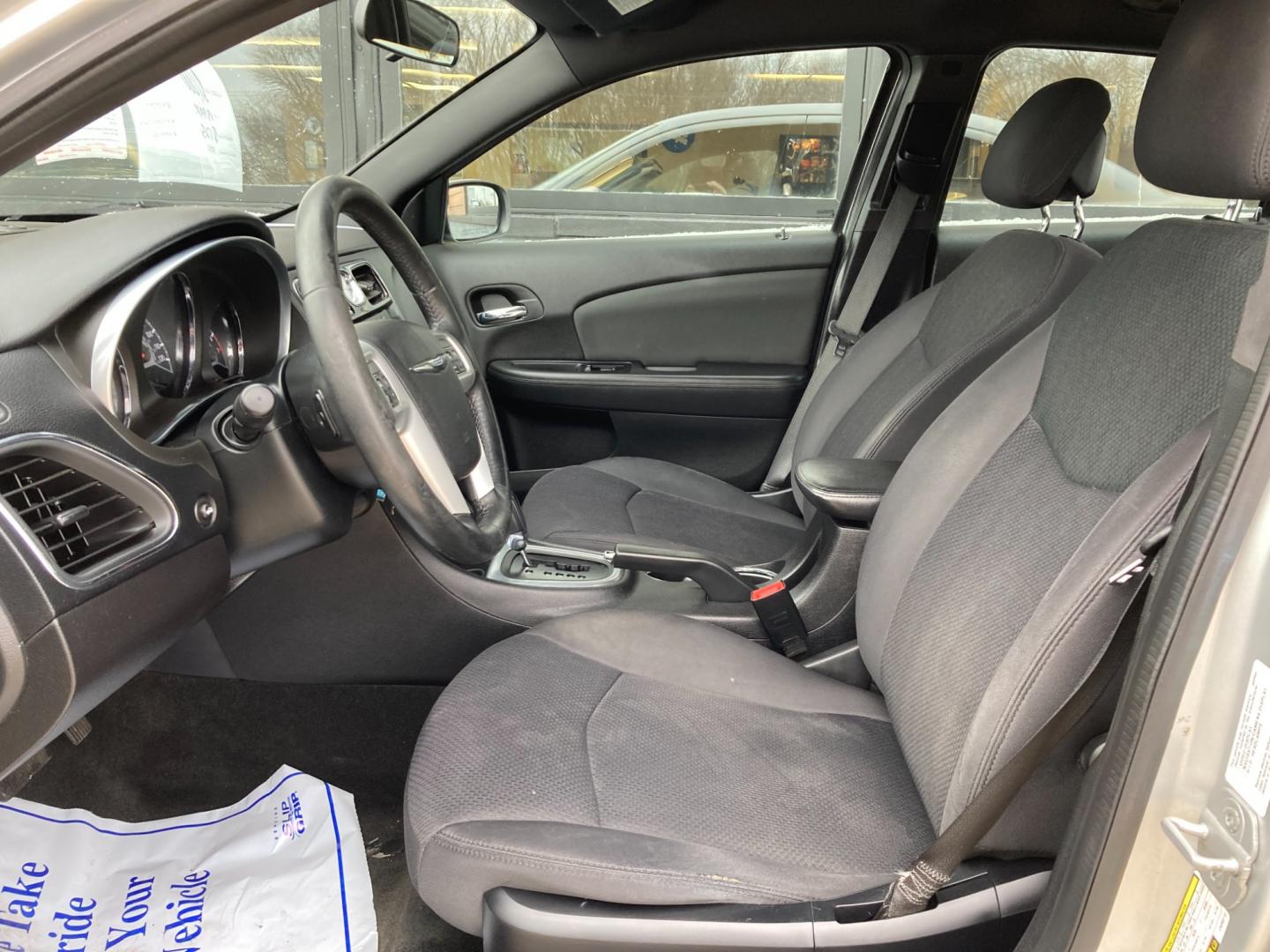 2012 Silver Met Chrysler 200 Touring (1C3CCBBGXCN) with an 3.6L V6 DOHC 24V FFV engine, 6-Speed Automatic transmission, located at 1800 South Ihm Blvd, Freeport, IL, 61032, (815) 232-5543, 42.278645, -89.607994 - 200 Touring 4D Sedan - Photo#4