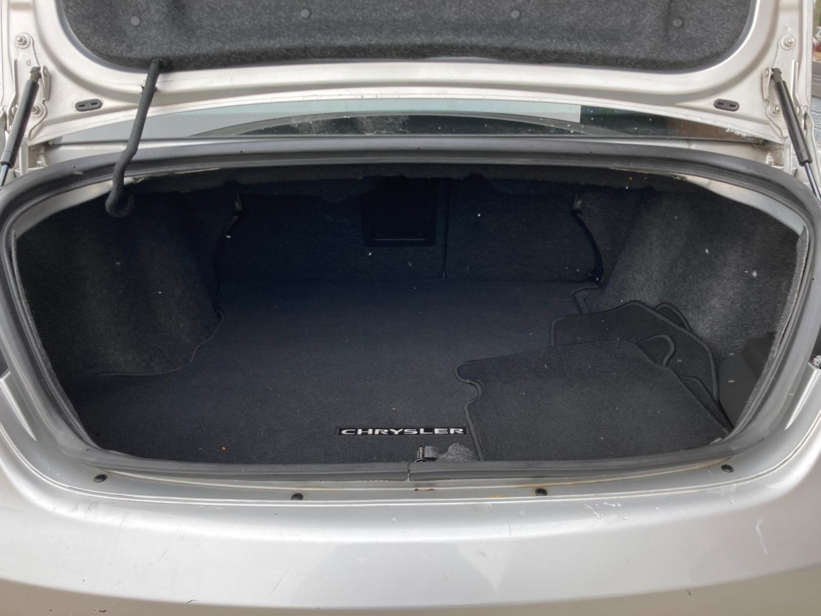 2012 Silver Met Chrysler 200 Touring (1C3CCBBGXCN) with an 3.6L V6 DOHC 24V FFV engine, 6-Speed Automatic transmission, located at 1800 South Ihm Blvd, Freeport, IL, 61032, (815) 232-5543, 42.278645, -89.607994 - Photo #7