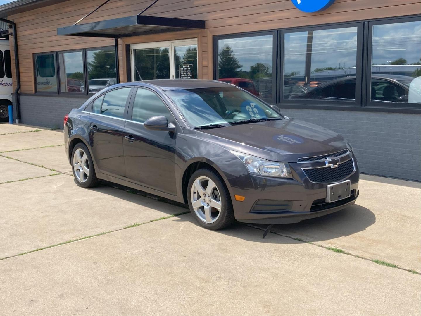 2014 Graphite Met. Chevrolet Cruze 1LT Auto (1G1PC5SB8E7) with an 1.4L L4 DOHC 16V TURBO engine, 6-Speed Automatic transmission, located at 1800 South Ihm Blvd, Freeport, IL, 61032, (815) 232-5543, 42.278645, -89.607994 - Cruze LT 4D Sedan - Photo#1
