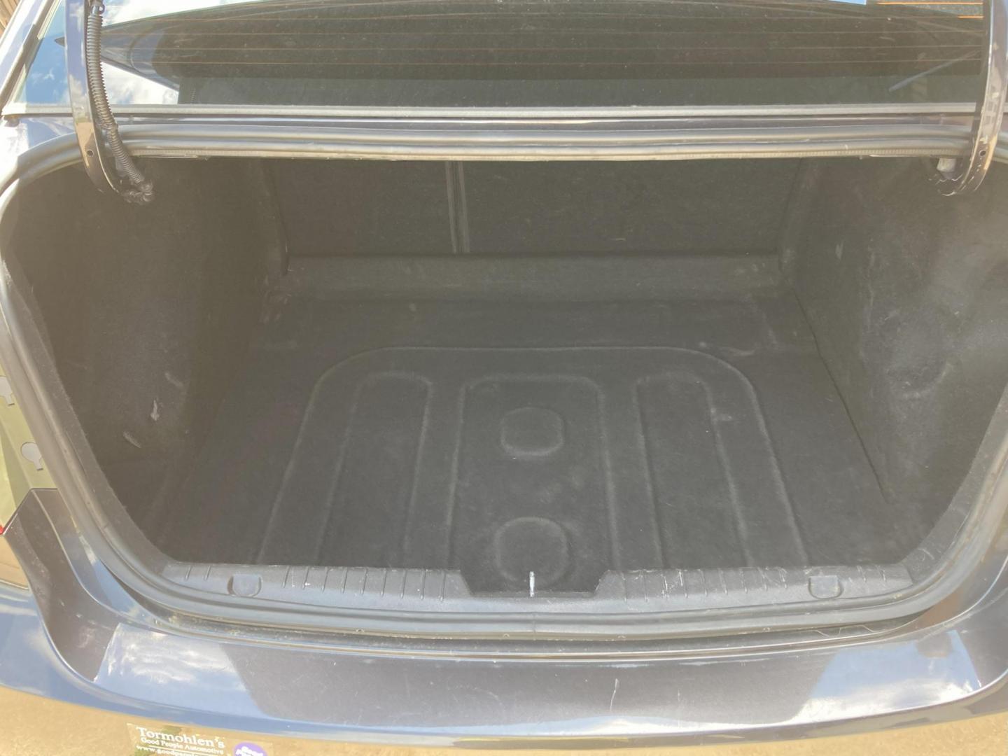 2014 Graphite Met. Chevrolet Cruze 1LT Auto (1G1PC5SB8E7) with an 1.4L L4 DOHC 16V TURBO engine, 6-Speed Automatic transmission, located at 1800 South Ihm Blvd, Freeport, IL, 61032, (815) 232-5543, 42.278645, -89.607994 - Cruze LT 4D Sedan - Photo#8