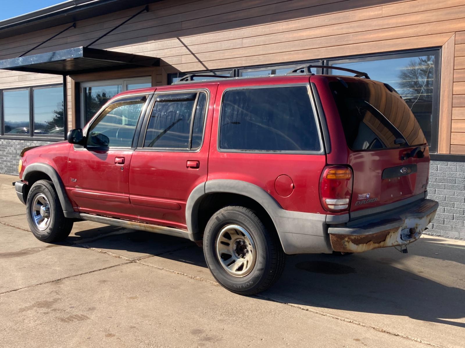 2000 Red Ford Explorer XLS 4WD (1FMZU72X9YZ) with an 4.0L V6 SOHC 12V engine, located at 1800 South Ihm Blvd, Freeport, IL, 61032, (815) 232-5543, 42.278645, -89.607994 - Photo #2