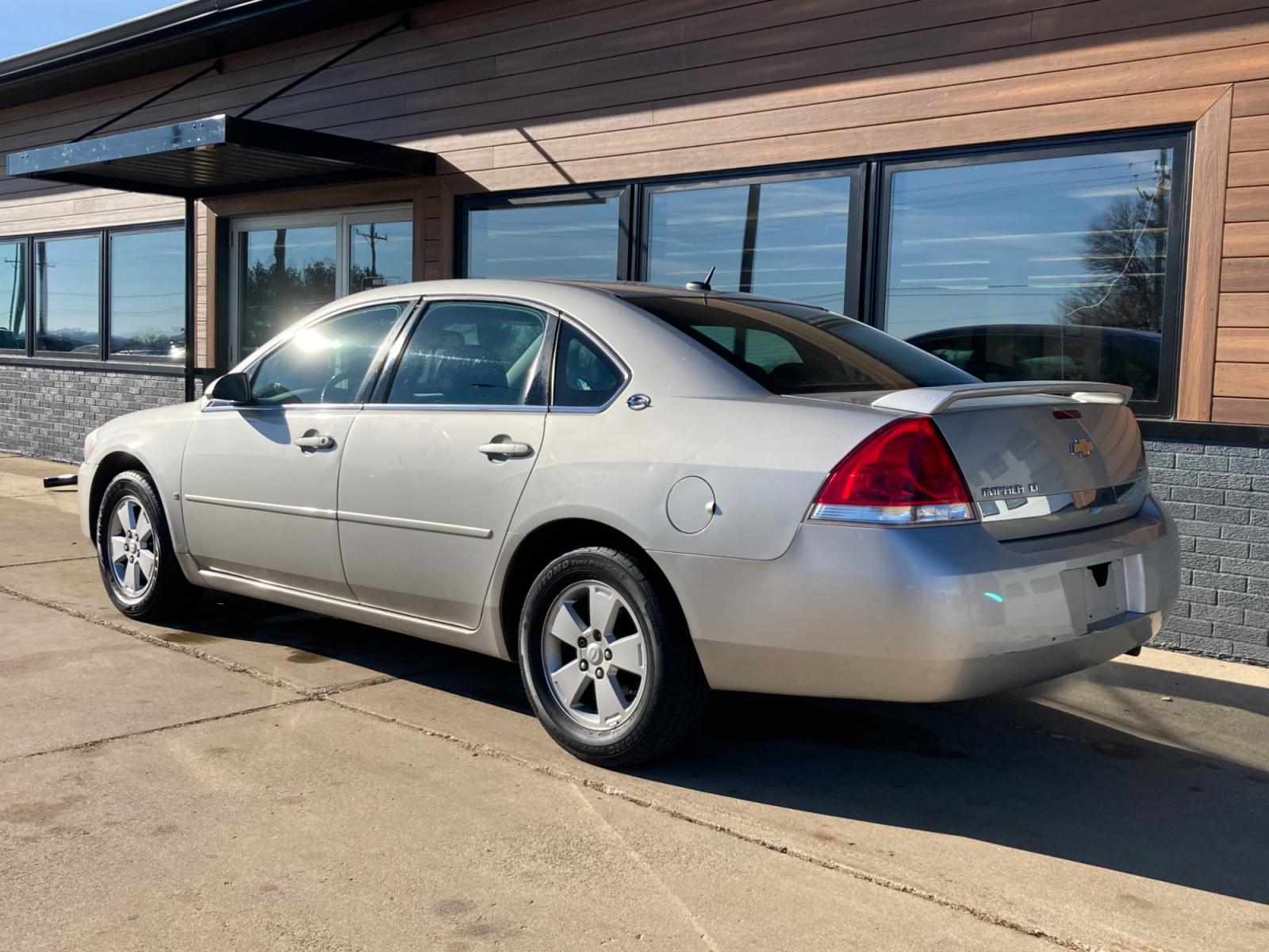 2007 Bright Silver Met Chevrolet Impala LT1 3.5L (2G1WT58K779) with an 3.5L V6 OHV 12V FFV engine, 4-Speed Automatic Overdrive transmission, located at 1800 South Ihm Blvd, Freeport, IL, 61032, (815) 232-5543, 42.278645, -89.607994 - Photo #2