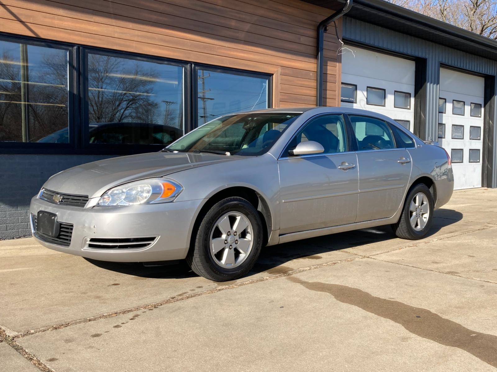 2007 Bright Silver Met Chevrolet Impala LT1 3.5L (2G1WT58K779) with an 3.5L V6 OHV 12V FFV engine, 4-Speed Automatic Overdrive transmission, located at 1800 South Ihm Blvd, Freeport, IL, 61032, (815) 232-5543, 42.278645, -89.607994 - Photo #3