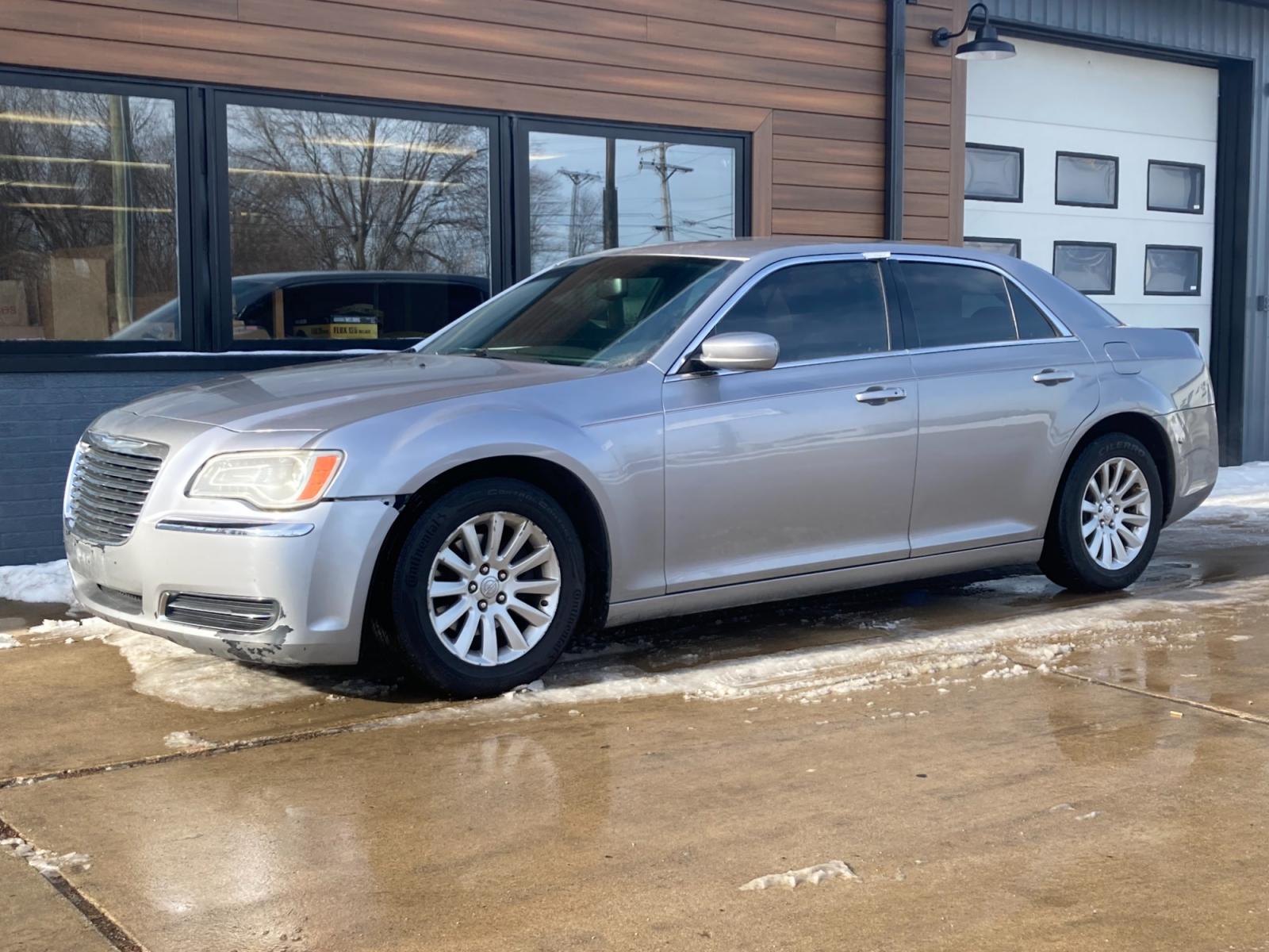 2013 Billitt Silver Chrysler 300 RWD (2C3CCAAG6DH) with an 3.6L V6 SOHC 24V engine, 8-Speed Automatic transmission, located at 1800 South Ihm Blvd, Freeport, IL, 61032, (815) 232-5543, 42.278645, -89.607994 - 300 Base 4D Sedan - Photo #3