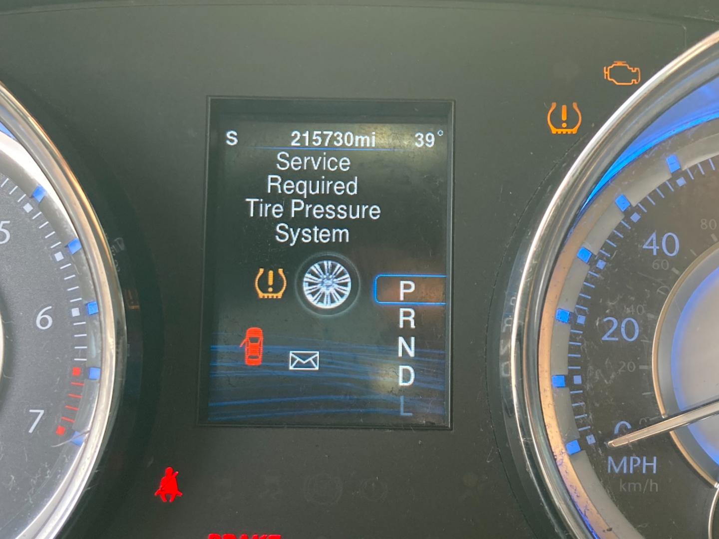 2013 Billitt Silver Chrysler 300 RWD (2C3CCAAG6DH) with an 3.6L V6 SOHC 24V engine, 8-Speed Automatic transmission, located at 1800 South Ihm Blvd, Freeport, IL, 61032, (815) 232-5543, 42.278645, -89.607994 - Photo#5