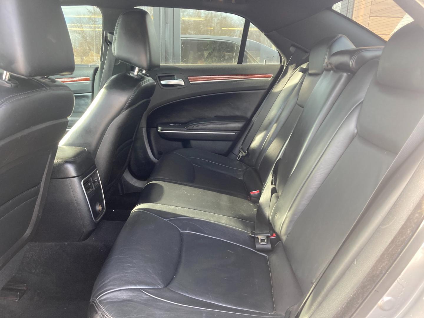 2013 Billitt Silver Chrysler 300 RWD (2C3CCAAG6DH) with an 3.6L V6 SOHC 24V engine, 8-Speed Automatic transmission, located at 1800 South Ihm Blvd, Freeport, IL, 61032, (815) 232-5543, 42.278645, -89.607994 - Photo#7