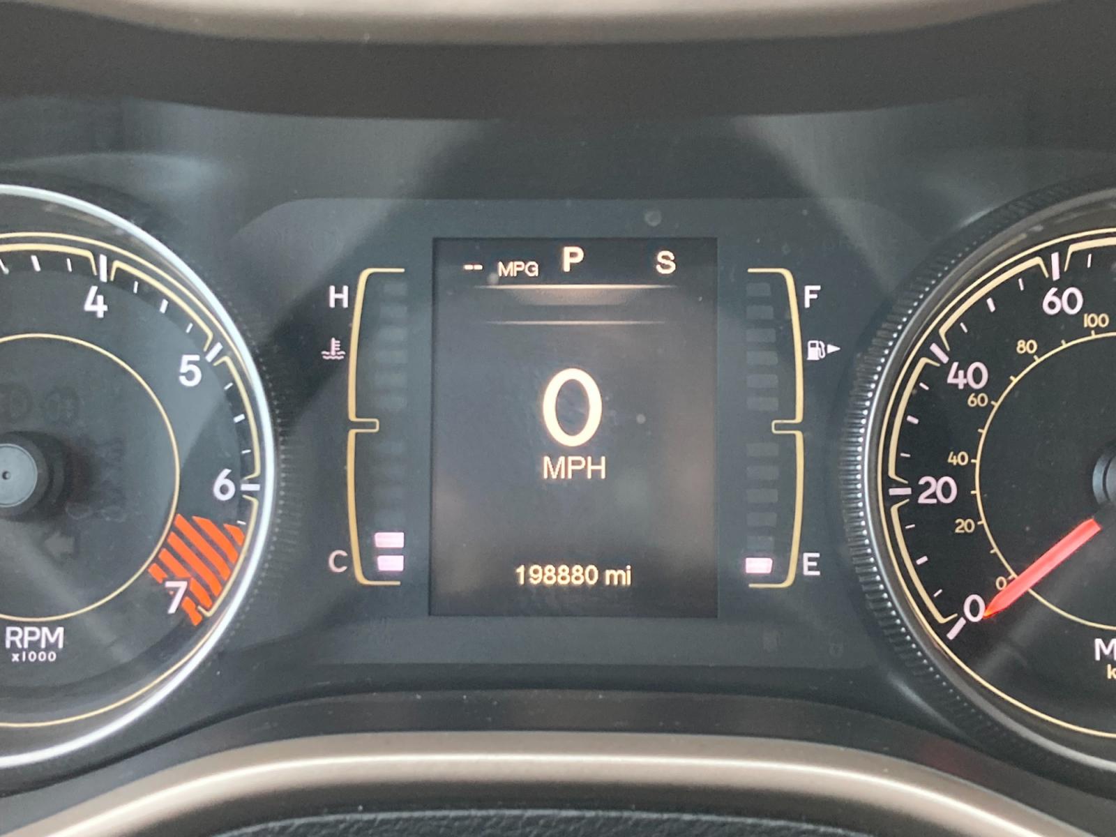 2014 Eco Green Pearl Jeep Cherokee Latitude 4WD (1C4PJMCB5EW) with an 2.4L L4 DOHC 16V engine, 9-Speed Automatic transmission, located at 1800 South Ihm Blvd, Freeport, IL, 61032, (815) 232-5543, 42.278645, -89.607994 - Cherokee Latitude 4D SUV 4WD - Photo #6