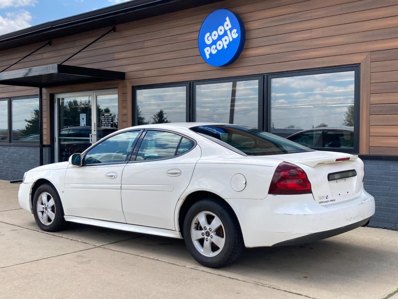 2006 Arctic White Pontiac Grand Prix Base (2G2WP552061) with an 3.8L V6 OHV 12V engine, 4-Speed Automatic Overdrive transmission, located at 1800 South Ihm Blvd, Freeport, IL, 61032, (815) 232-5543, 42.278645, -89.607994 - Photo #2