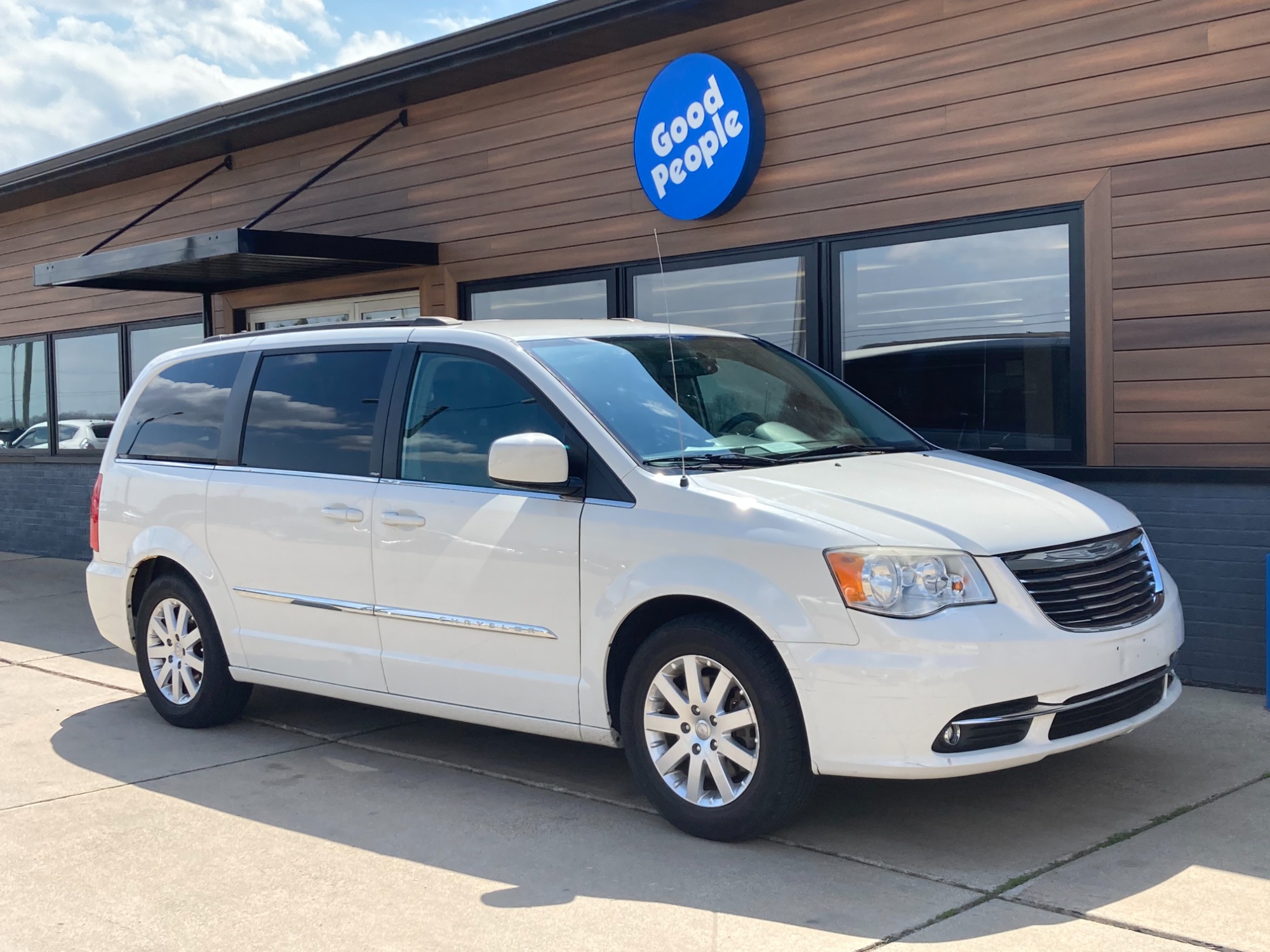 photo of 2013 Chrysler Town  and  Country SPORTS VAN