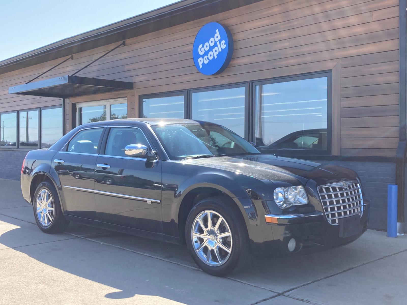 2009 Jet Black Chrysler 300 C AWD (2C3LK63T59H) with an 5.7L V8 OHV 16V engine, 5-Speed Automatic transmission, located at 1800 South Ihm Blvd, Freeport, IL, 61032, (815) 232-5543, 42.278645, -89.607994 - 300 C 4D Sedan AWD - Photo #0