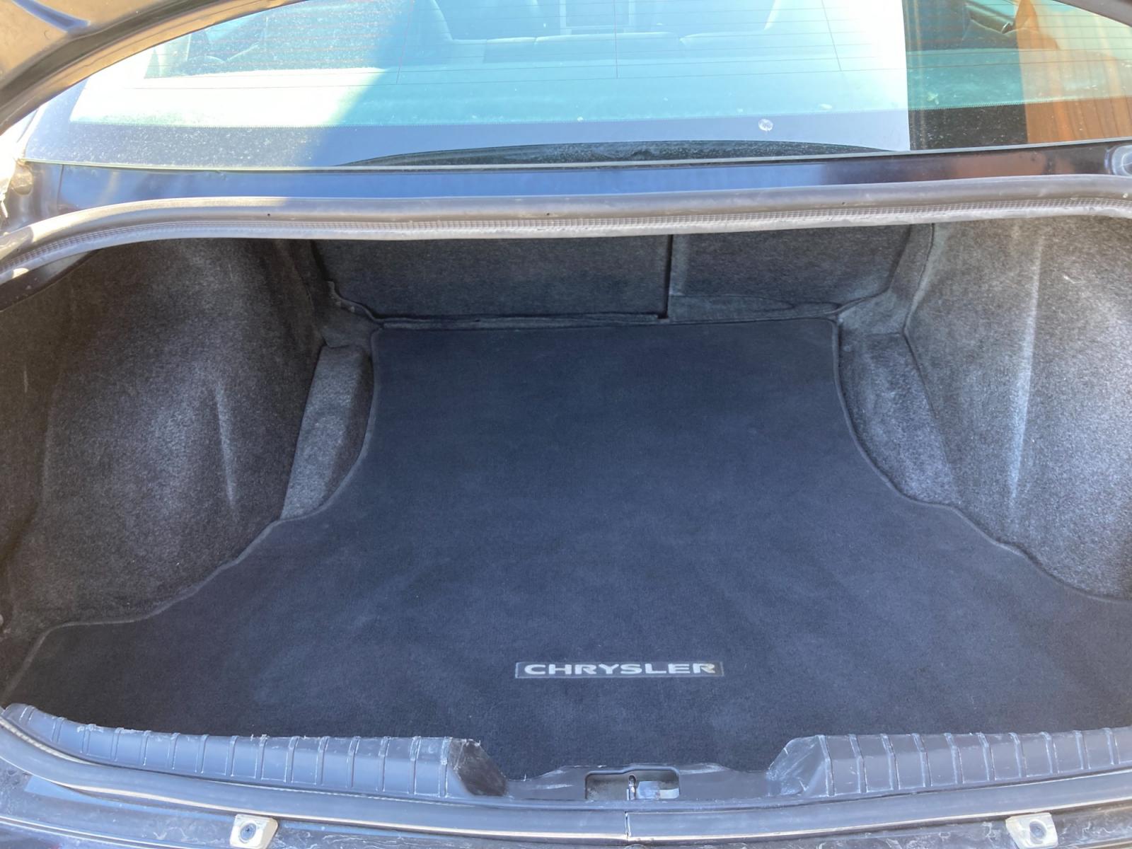 2009 Jet Black Chrysler 300 C AWD (2C3LK63T59H) with an 5.7L V8 OHV 16V engine, 5-Speed Automatic transmission, located at 1800 South Ihm Blvd, Freeport, IL, 61032, (815) 232-5543, 42.278645, -89.607994 - 300 C 4D Sedan AWD - Photo #9
