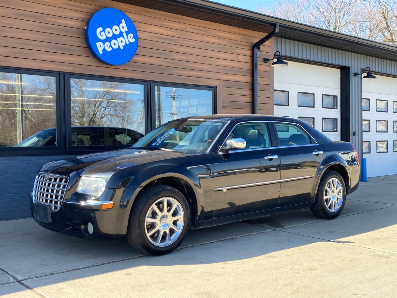 2009 Jet Black Chrysler 300 C AWD (2C3LK63T59H) with an 5.7L V8 OHV 16V engine, 5-Speed Automatic transmission, located at 1800 South Ihm Blvd, Freeport, IL, 61032, (815) 232-5543, 42.278645, -89.607994 - 300 C 4D Sedan AWD - Photo #3