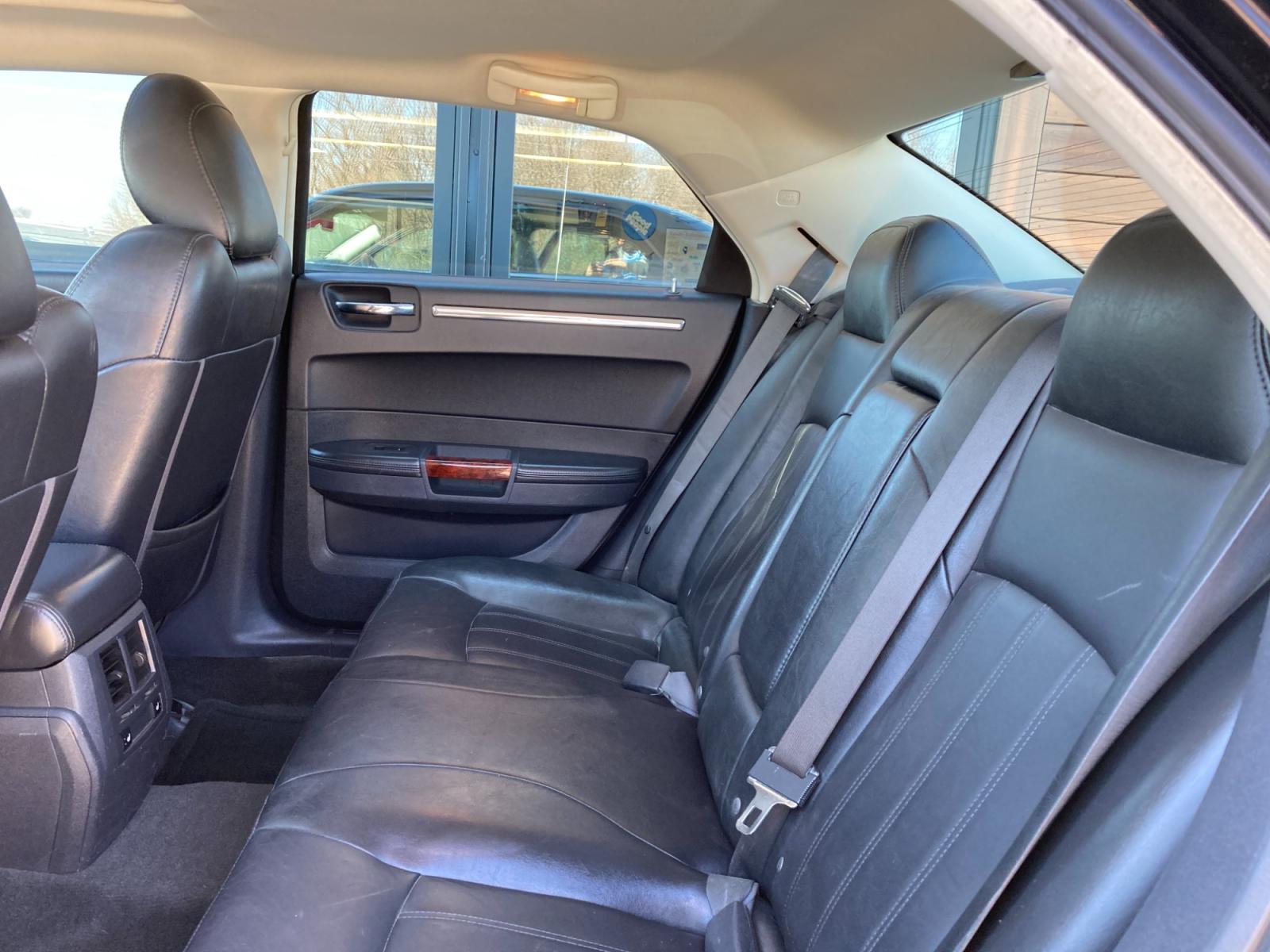2009 Jet Black Chrysler 300 C AWD (2C3LK63T59H) with an 5.7L V8 OHV 16V engine, 5-Speed Automatic transmission, located at 1800 South Ihm Blvd, Freeport, IL, 61032, (815) 232-5543, 42.278645, -89.607994 - 300 C 4D Sedan AWD - Photo #8