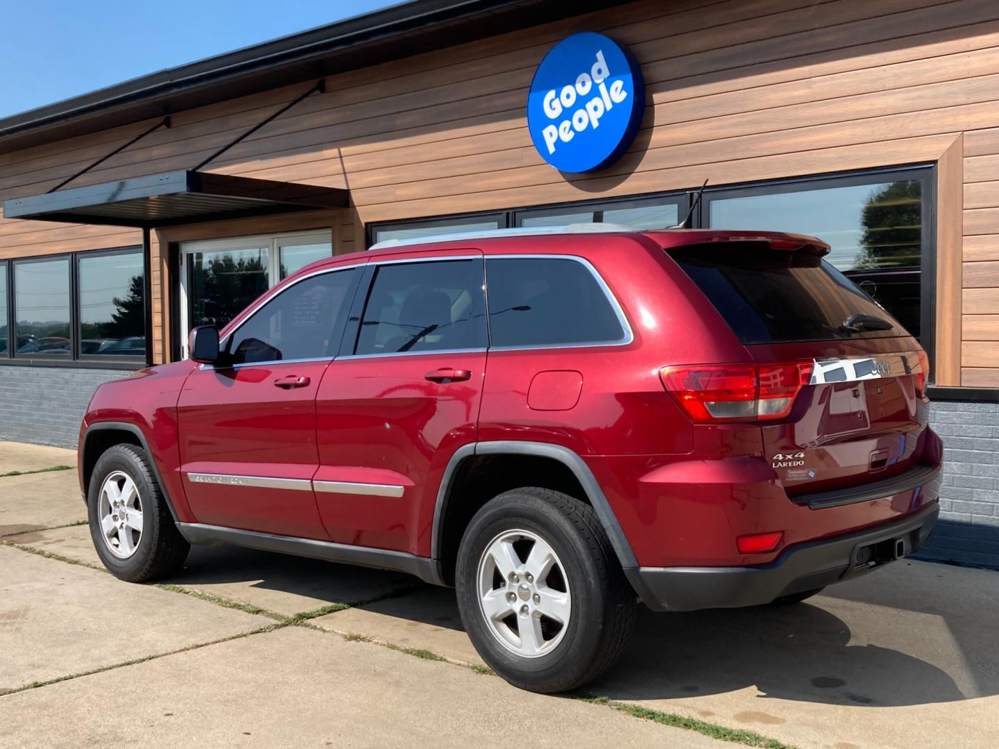 2012 Ruby Red Met Jeep Grand Cherokee Laredo 4WD (1C4RJFAG4CC) with an 3.6L V6 DOHC 24V engine, 5-Speed Automatic transmission, located at 1800 South Ihm Blvd, Freeport, IL, 61032, (815) 232-5543, 42.278645, -89.607994 - Photo#2