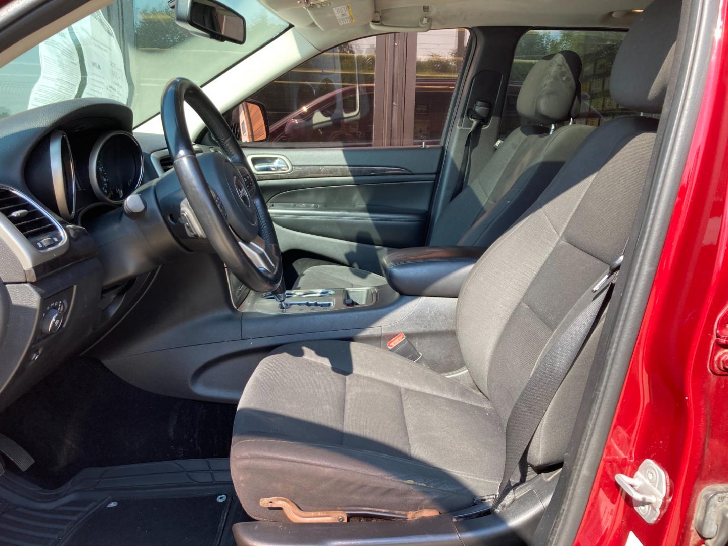 2012 Ruby Red Met Jeep Grand Cherokee Laredo 4WD (1C4RJFAG4CC) with an 3.6L V6 DOHC 24V engine, 5-Speed Automatic transmission, located at 1800 South Ihm Blvd, Freeport, IL, 61032, (815) 232-5543, 42.278645, -89.607994 - Photo#5