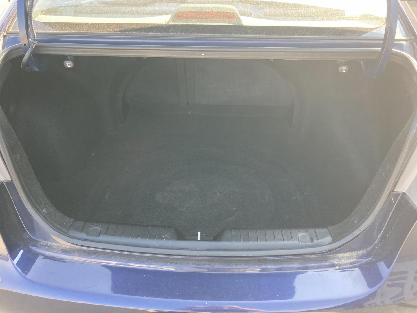 2010 Dark Blue Hyundai Elantra GLS (KMHDU4AD8AU) with an 2.0L L4 DOHC 16V engine, located at 1800 South Ihm Blvd, Freeport, IL, 61032, (815) 232-5543, 42.278645, -89.607994 - Elantra GLS 4D Sedan - Photo#6