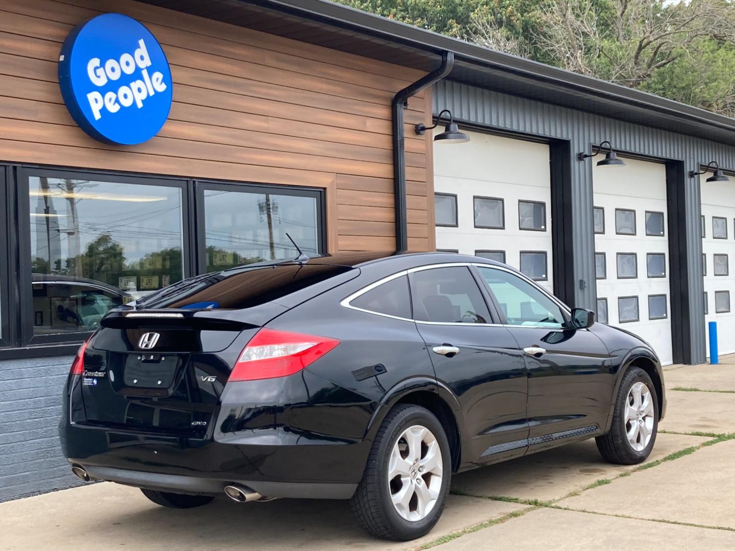 2012 Crystal Black Honda Accord Crosstour EX-L V-6 4WD w/ Navigation (5J6TF2H51CL) with an 3.5L V6 SOHC 24V engine, 5-Speed Automatic transmission, located at 1800 South Ihm Blvd, Freeport, IL, 61032, (815) 232-5543, 42.278645, -89.607994 - Photo#1