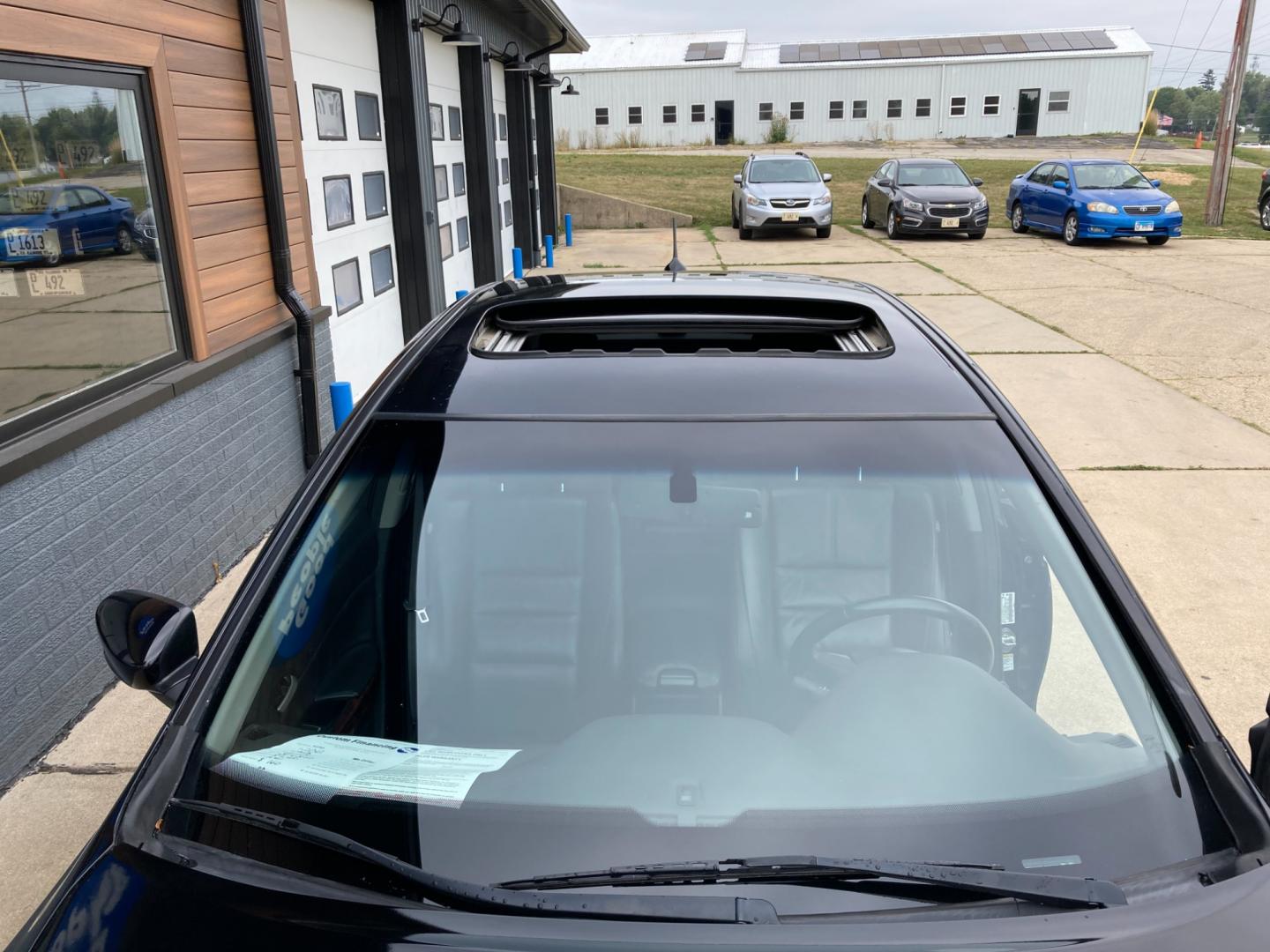 2012 Crystal Black Honda Accord Crosstour EX-L V-6 4WD w/ Navigation (5J6TF2H51CL) with an 3.5L V6 SOHC 24V engine, 5-Speed Automatic transmission, located at 1800 South Ihm Blvd, Freeport, IL, 61032, (815) 232-5543, 42.278645, -89.607994 - Photo#4